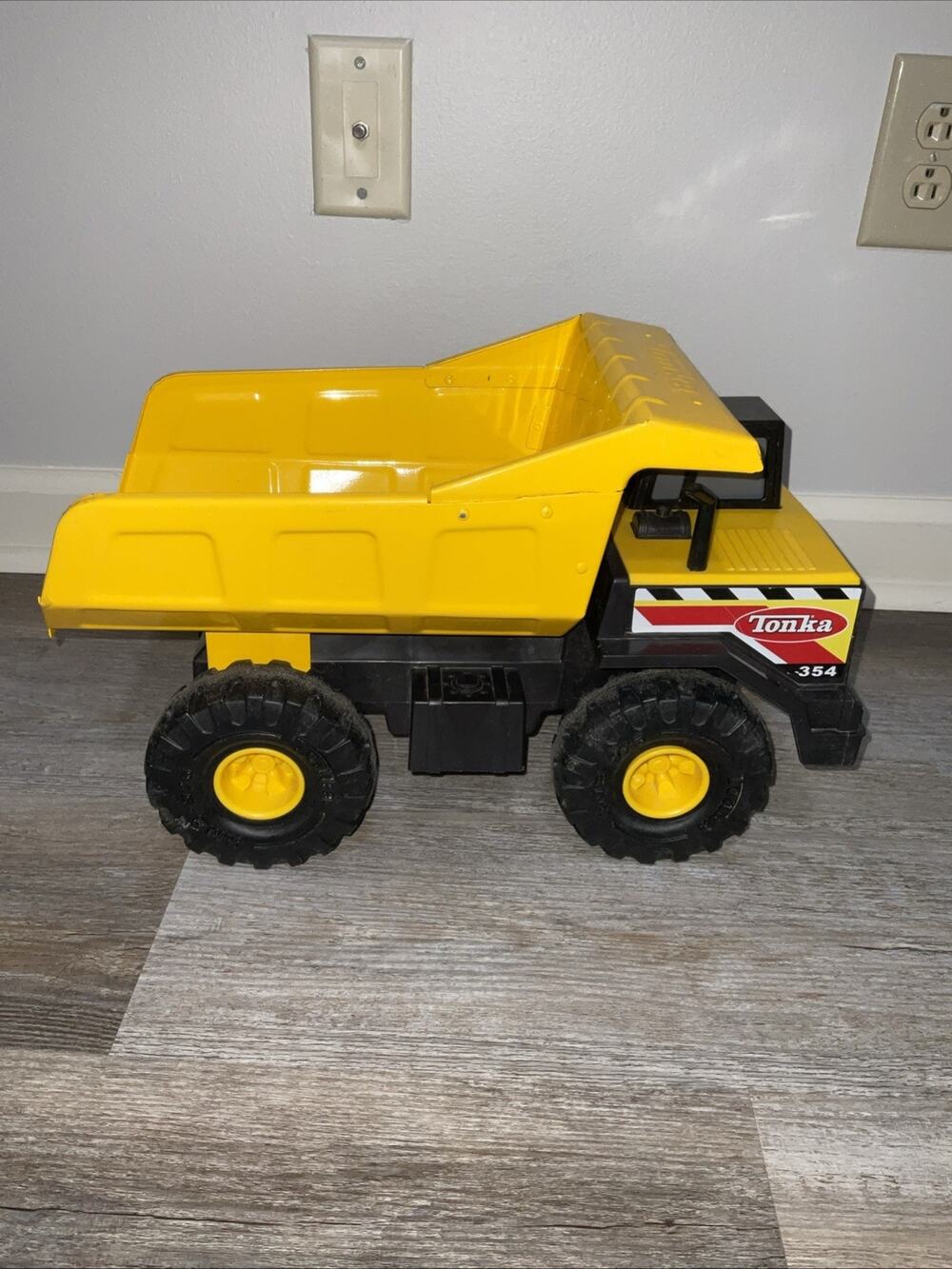 Tonka 354 Dumper Tipper Metal Toy Truck Construction Vehicle